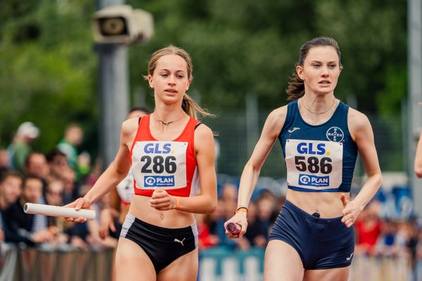 Sophia Seiter (LG Region Karlsruhe), Clarissa Schwalm (LAV Bayer Uerdingen/Dormagen) am 29.05.2022 waehrend der Deutschen Meisterschaften Langstaffel im Otto-Schott-Sportzentrum in Mainz